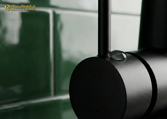 راهنمای ست کردن رنگ شیرآلات با کاشی و سرامیک (ترندهای ۲۰۲۶) + جدول هارمونی ایده های طراحی برای سرویس بهداشتی کوچک