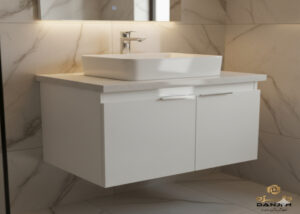 روشویی کابینتی دیواری سفید رنگ و مدرن از جنس PVC با شیرآلات کروم، نصب شده در حمام با دیوار سرامیکی طرح مرمر، نشان‌دهنده مقاومت در برابر رطوبت